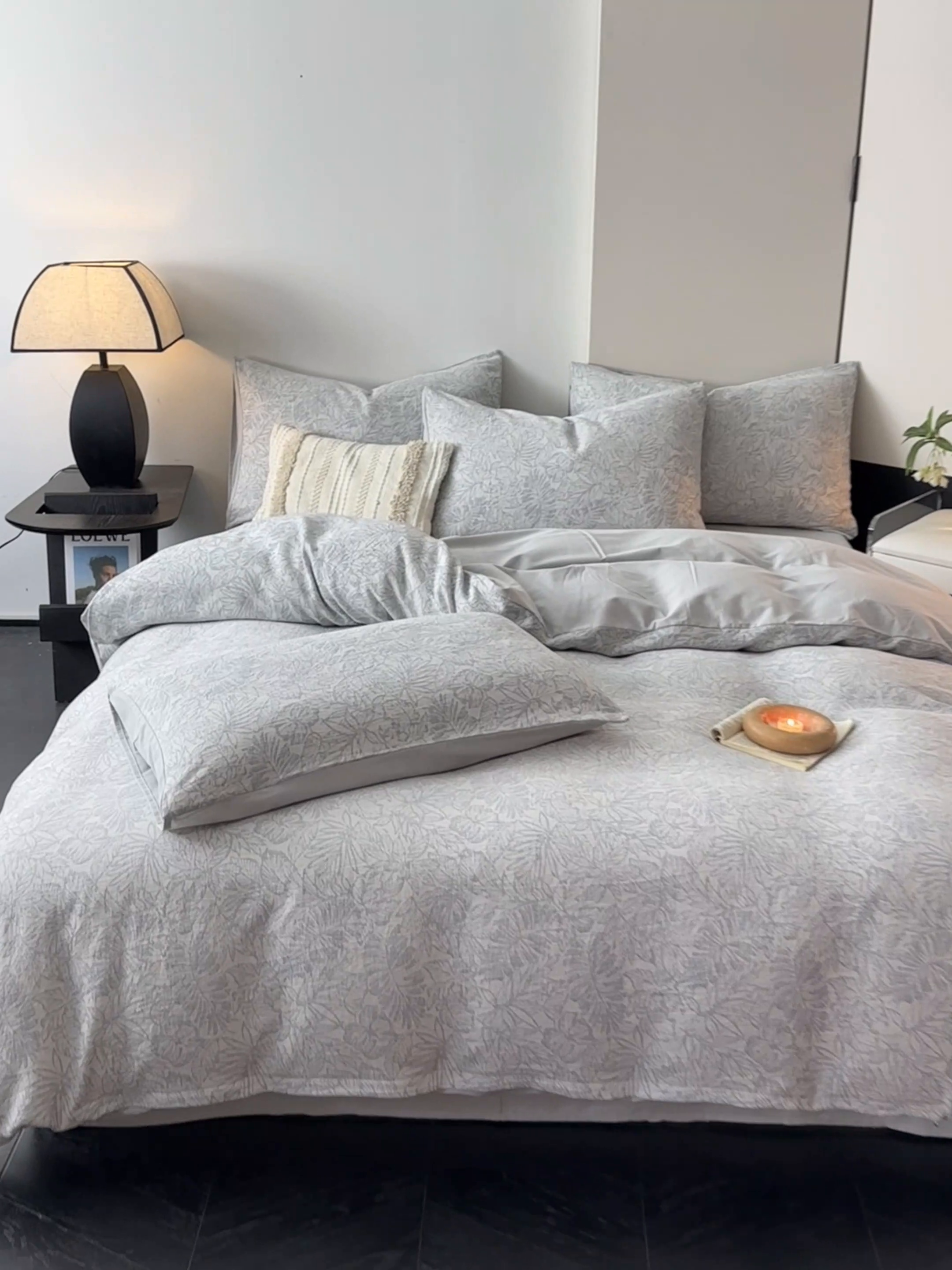 91家纺网 家纺一手货源 找家纺 博雅 2024新款全棉提花三层纱磨毛四件套（上图送2000元货款） 洛丽塔（灰）