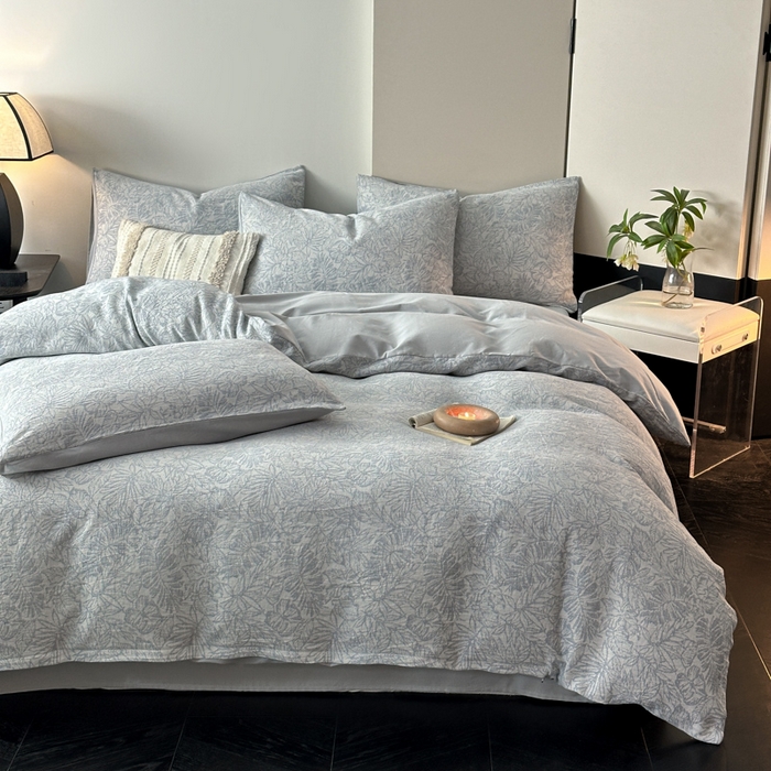 91家纺网 家纺一手货源 找家纺 博雅 2024新款全棉提花三层纱磨毛四件套（上图送2000元货款） 摩登森林（兰）