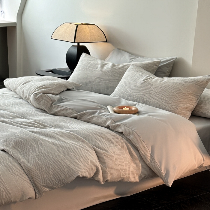 91家纺网 家纺一手货源 找家纺 博雅 2024新款全棉提花三层纱磨毛四件套（上图送2000元货款） 塞纳河畔（灰）