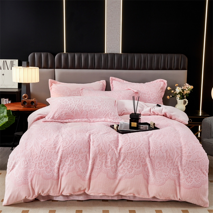 91家纺网 家纺一手货源 找家纺 2024新款A类8斤雕花绒牛奶绒四件套 蔷薇花语-粉