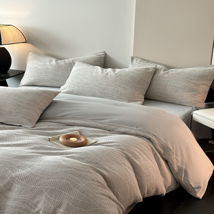 91家纺网 家纺一手货源 找家纺 博雅 2024新款全棉提花三层纱磨毛四件套（上图送2000元货款） 塞纳河畔（灰）