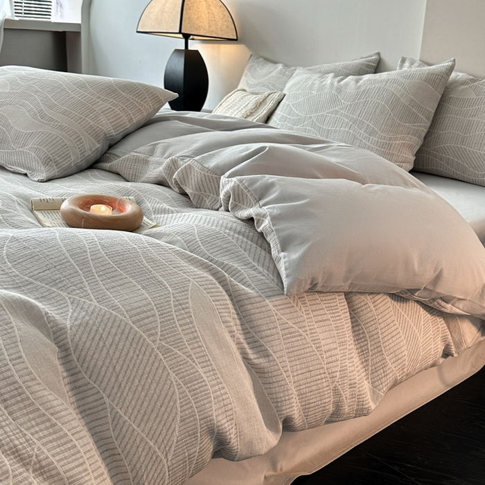 91家纺网 家纺一手货源 找家纺 博雅 2024新款全棉提花三层纱磨毛四件套（上图送2000元货款） 塞纳河畔（灰）