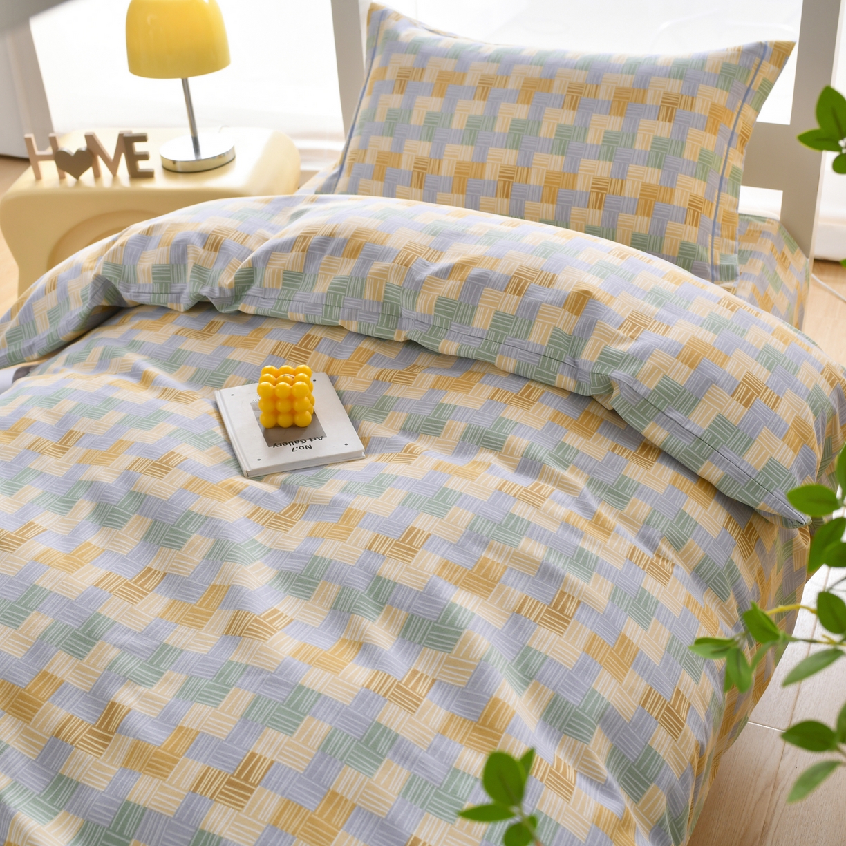 91家纺网 家纺一手货源 找家纺 优尚 2025全棉纯棉磨毛喷气印花学生三件套 林间织梦