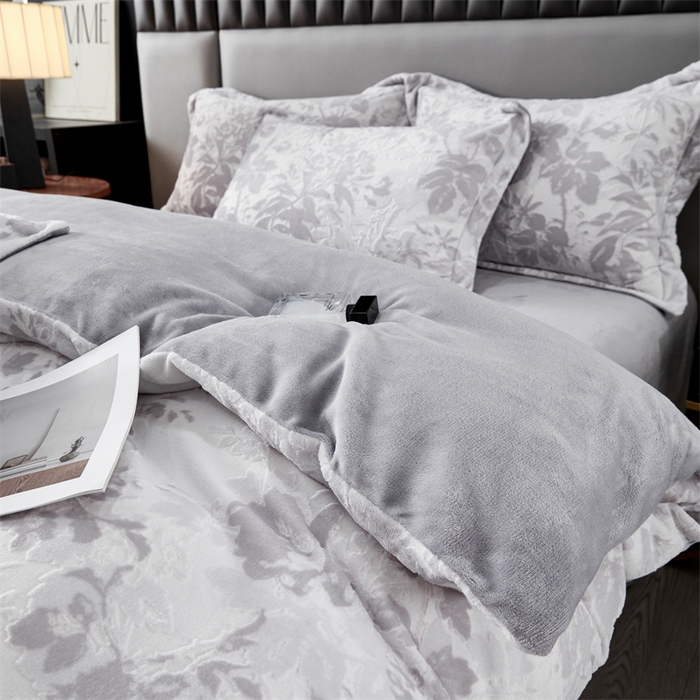 91家纺网 家纺一手货源 找家纺 2024新款A类8斤雕花绒牛奶绒四件套 繁花-灰