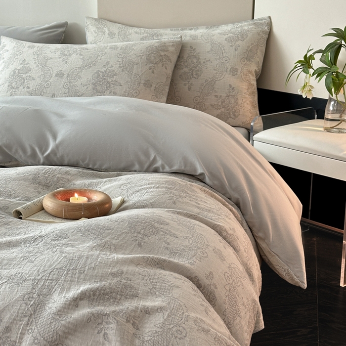 91家纺网 家纺一手货源 找家纺 博雅 2024新款全棉提花三层纱磨毛四件套（上图送2000元货款） 玫瑰面纱（灰）