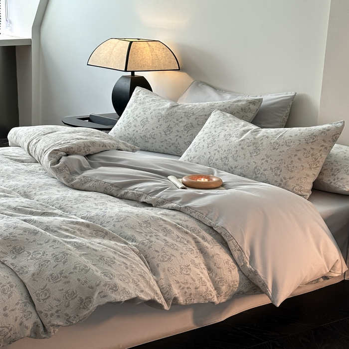 91家纺网 家纺一手货源 找家纺 博雅 2024新款全棉提花三层纱磨毛四件套（上图送2000元货款） 洛丽塔（灰）