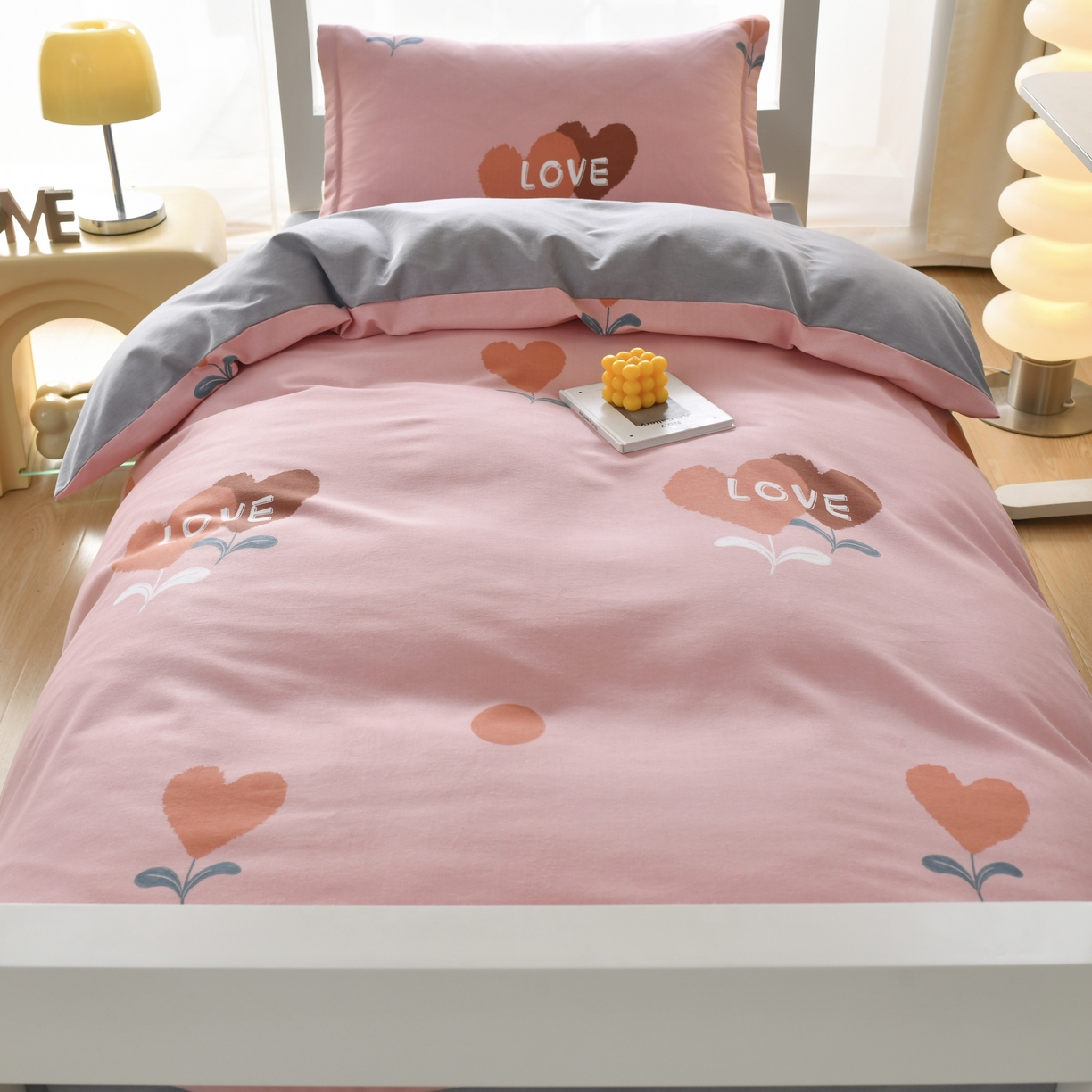 91家纺网 家纺一手货源 找家纺 优尚 2025全棉纯棉磨毛喷气印花学生三件套 绯心绣语