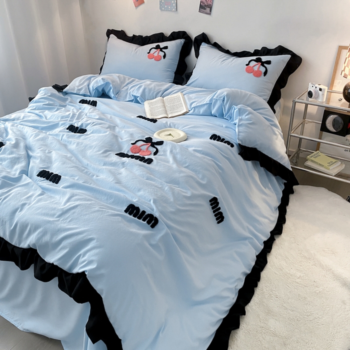 91家纺网 家纺一手货源 找家纺 泉欣家纺 2024新品韩式公主风毛巾绣花水洗棉四件套（专板花型） 字母樱桃  浅蓝