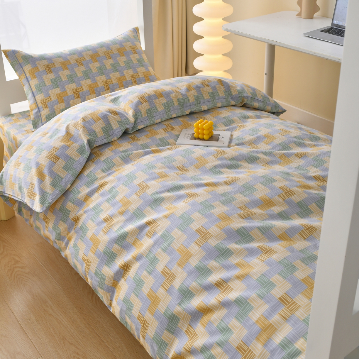 91家纺网 家纺一手货源 找家纺 优尚 2025全棉纯棉磨毛喷气印花学生三件套 林间织梦