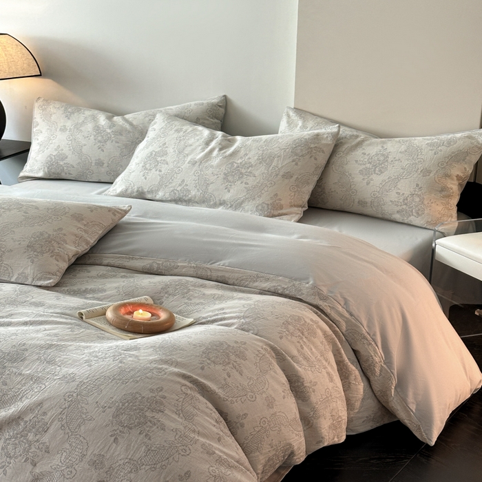 91家纺网 家纺一手货源 找家纺 博雅 2024新款全棉提花三层纱磨毛四件套（上图送2000元货款） 玫瑰面纱（灰）