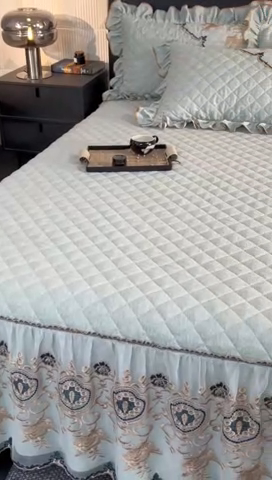 91家纺网 家纺一手货源 找家纺 罗艺轩 2024新款色织蕾丝夹棉床裙三件套-皇家贵族 皇家贵族-石青色