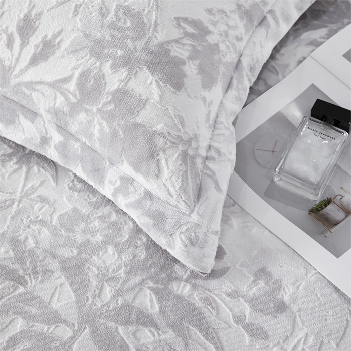 91家纺网 家纺一手货源 找家纺 2024新款A类8斤雕花绒牛奶绒四件套 繁花-灰