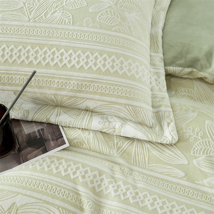 91家纺网 家纺一手货源 找家纺 2024新款A类8斤雕花绒牛奶绒四件套 芳草-绿