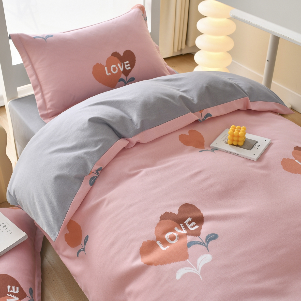 91家纺网 家纺一手货源 找家纺 优尚 2025全棉纯棉磨毛喷气印花学生三件套 绯心绣语