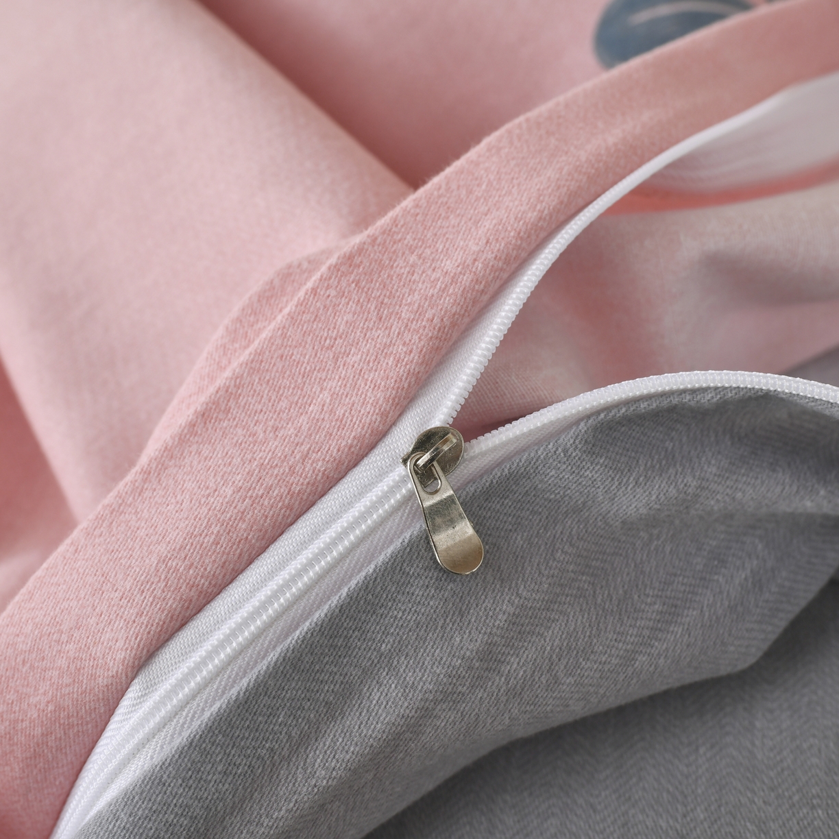 91家纺网 家纺一手货源 找家纺 优尚 2025全棉纯棉磨毛喷气印花学生三件套 绯心绣语