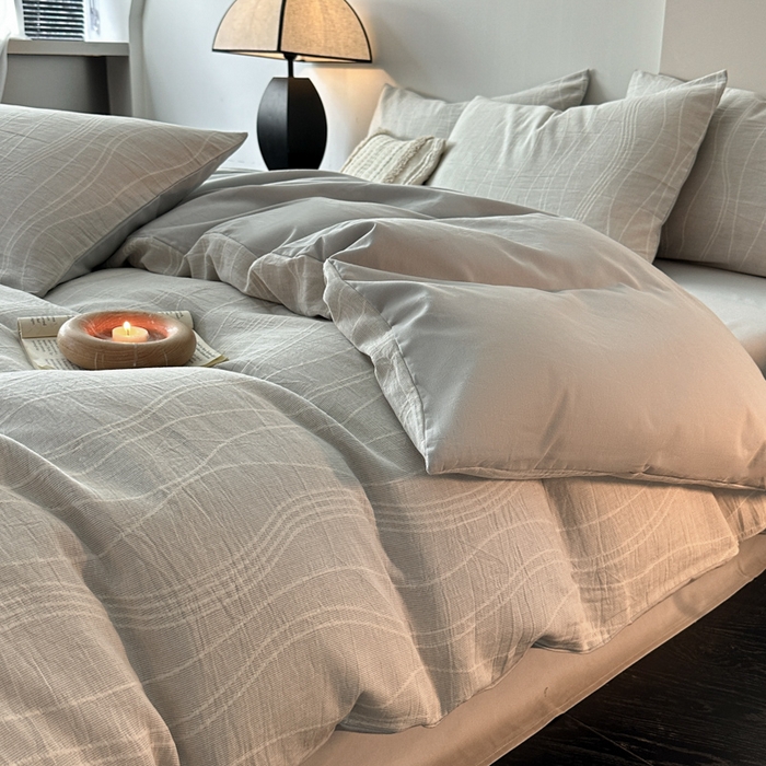 91家纺网 家纺一手货源 找家纺 博雅 2024新款全棉提花三层纱磨毛四件套（上图送2000元货款） 波洛（灰）