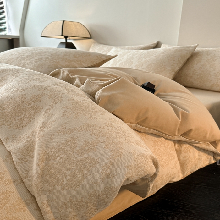 91家纺网 家纺一手货源 找家纺 博雅 2024新款全棉提花三层纱磨毛四件套（上图送2000元货款） 慕斯（米）