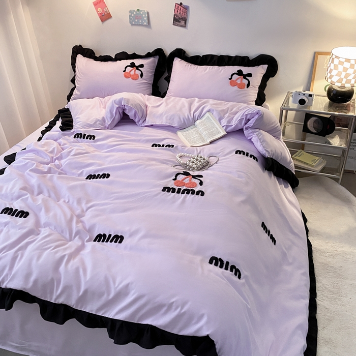 91家纺网 家纺一手货源 找家纺 泉欣家纺 2024新品韩式公主风毛巾绣花水洗棉四件套（专板花型） 字母樱桃   香芋紫