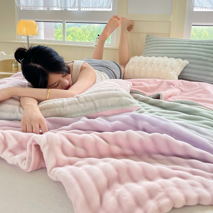 91家纺网 家纺一手货源 找家纺 言熙居家纺 2024新款AB版多功能盖毯被套 泡芙-粉绿