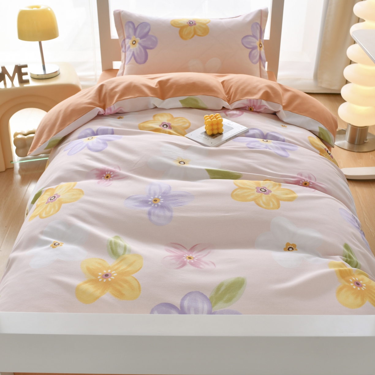 91家纺网 家纺一手货源 找家纺 优尚 2025全棉纯棉磨毛喷气印花学生三件套 花语甜心-粉