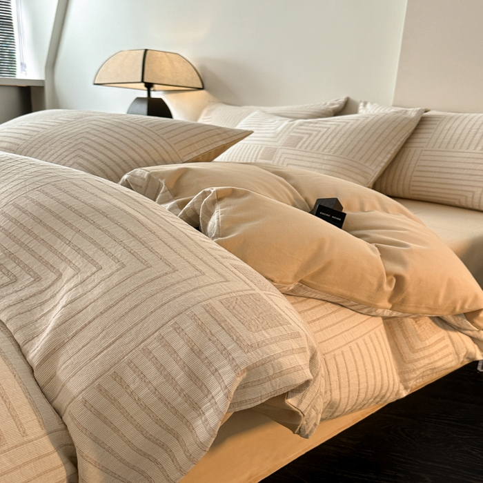 91家纺网 家纺一手货源 找家纺 博雅 2024新款全棉提花三层纱磨毛四件套（上图送2000元货款） 意象空间（棕）