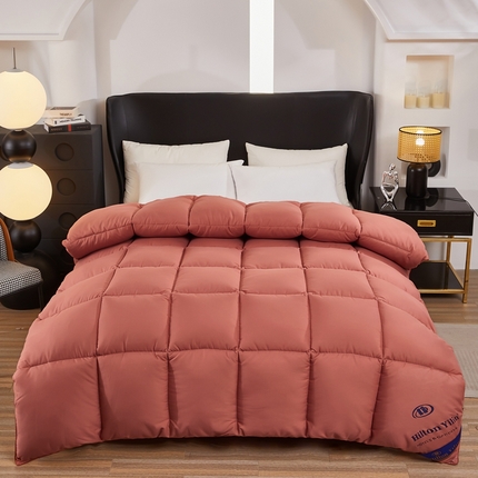 91家纺网 家纺一手货源 找家纺 美之润家纺 2025新款希尔顿酒店羽丝绒被 砖红