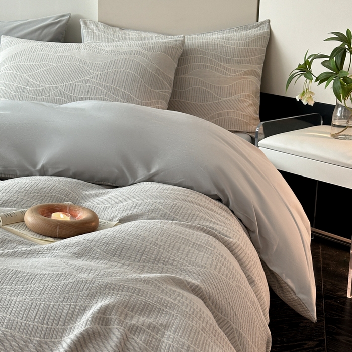 91家纺网 家纺一手货源 找家纺 博雅 2024新款全棉提花三层纱磨毛四件套（上图送2000元货款） 塞纳河畔（灰）