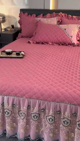 91家纺网 家纺一手货源 找家纺 罗艺轩 2024新款色织蕾丝夹棉床裙三件套-皇家贵族 皇家贵族-珊瑚红