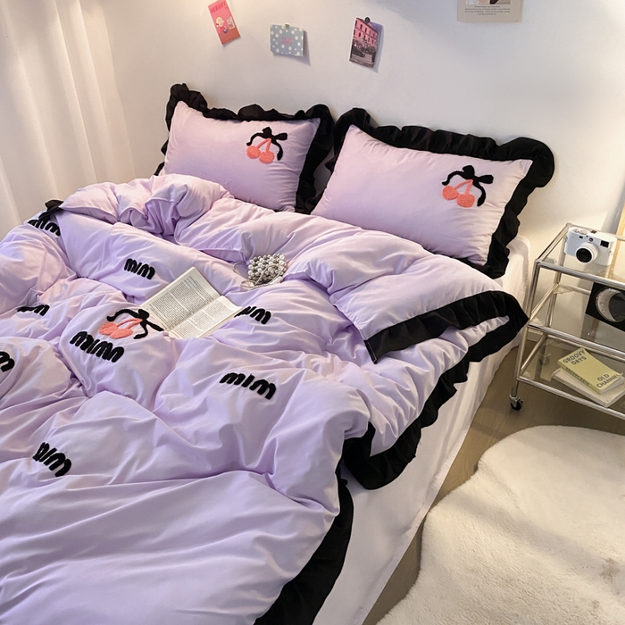 91家纺网 家纺一手货源 找家纺 泉欣家纺 2024新品韩式公主风毛巾绣花水洗棉四件套（专板花型） 字母樱桃   香芋紫