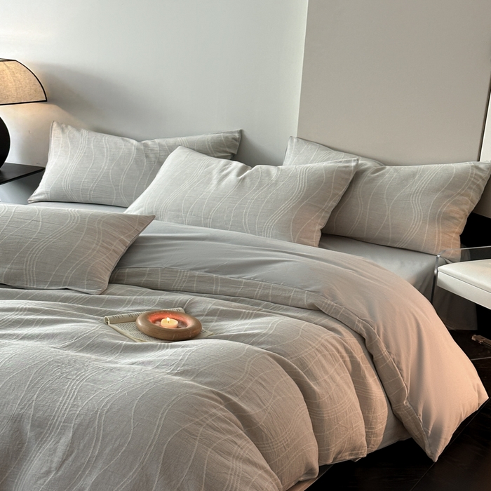 91家纺网 家纺一手货源 找家纺 博雅 2024新款全棉提花三层纱磨毛四件套（上图送2000元货款） 波洛（灰）