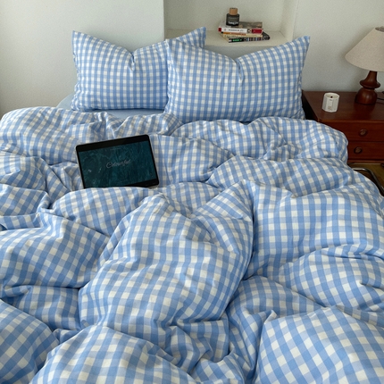 91家纺网 家纺一手货源 找家纺 桃喜 2024新款ins风全棉混搭四件套系列 海盐蓝格（同色）