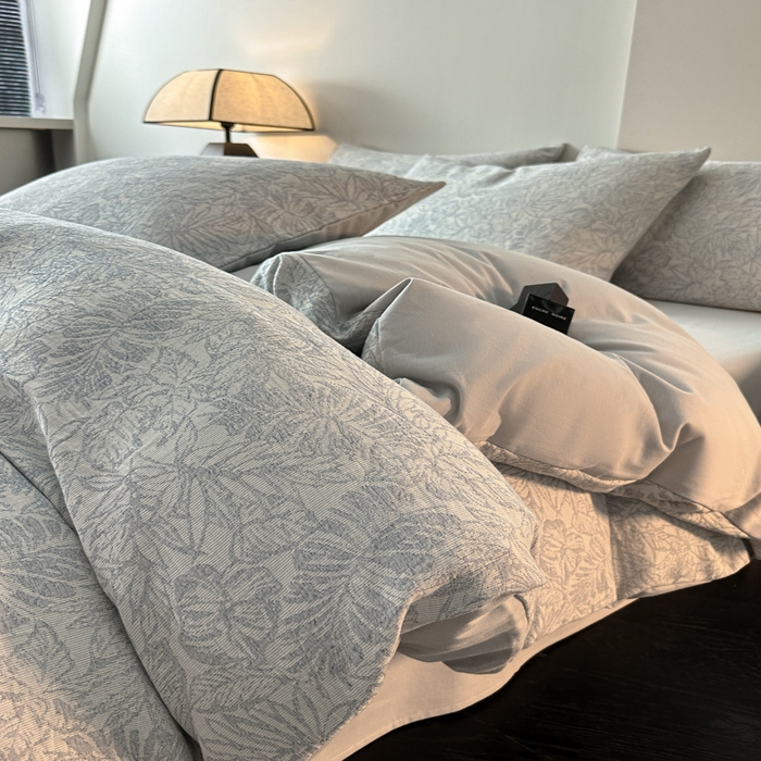 91家纺网 家纺一手货源 找家纺 博雅 2024新款全棉提花三层纱磨毛四件套（上图送2000元货款） 摩登森林（兰）