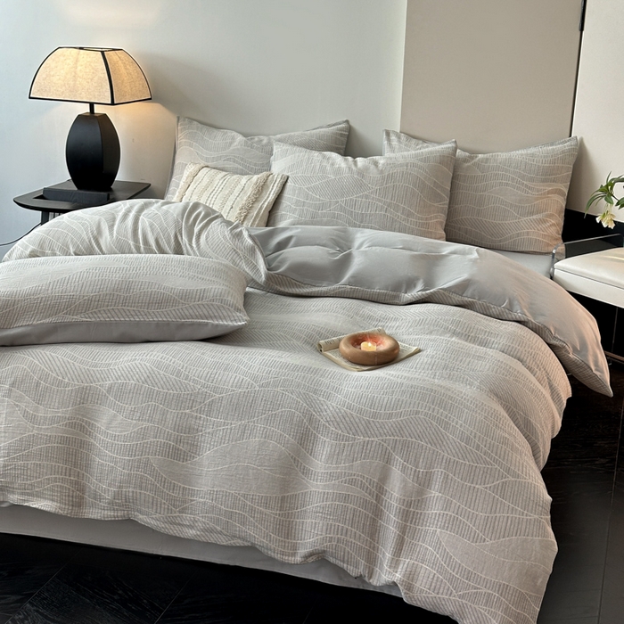 91家纺网 家纺一手货源 找家纺 博雅 2024新款全棉提花三层纱磨毛四件套（上图送2000元货款） 塞纳河畔（灰）