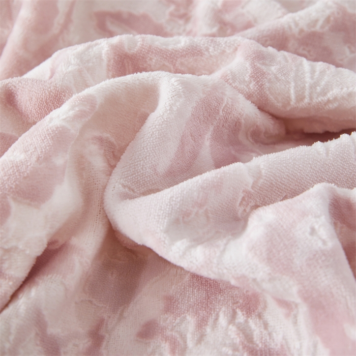 91家纺网 家纺一手货源 找家纺 2024新款A类8斤雕花绒牛奶绒四件套 繁花粉