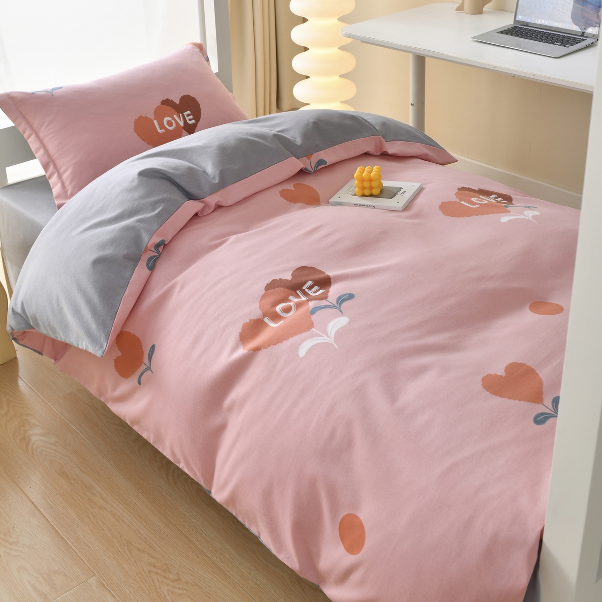 91家纺网 家纺一手货源 找家纺 优尚 2025全棉纯棉磨毛喷气印花学生三件套 绯心绣语