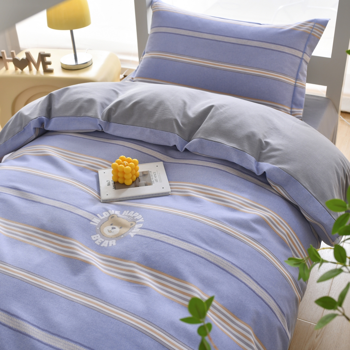 91家纺网 家纺一手货源 找家纺 优尚 2025全棉纯棉磨毛喷气印花学生三件套 星梦蓝语