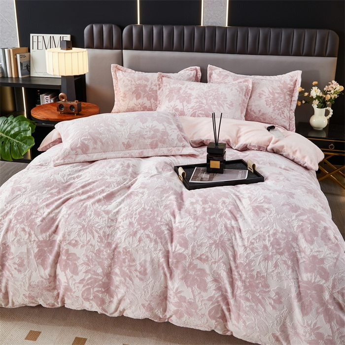 91家纺网 家纺一手货源 找家纺 2024新款A类8斤雕花绒牛奶绒四件套 繁花粉