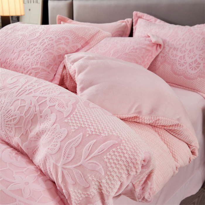 91家纺网 家纺一手货源 找家纺 2024新款A类8斤雕花绒牛奶绒四件套 蔷薇花语-粉