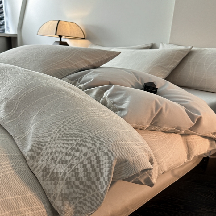 91家纺网 家纺一手货源 找家纺 博雅 2024新款全棉提花三层纱磨毛四件套（上图送2000元货款） 波洛（灰）