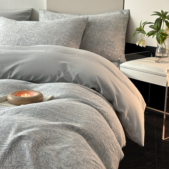 91家纺网 家纺一手货源 找家纺 博雅 2024新款全棉提花三层纱磨毛四件套（上图送2000元货款） 摩登森林（兰）