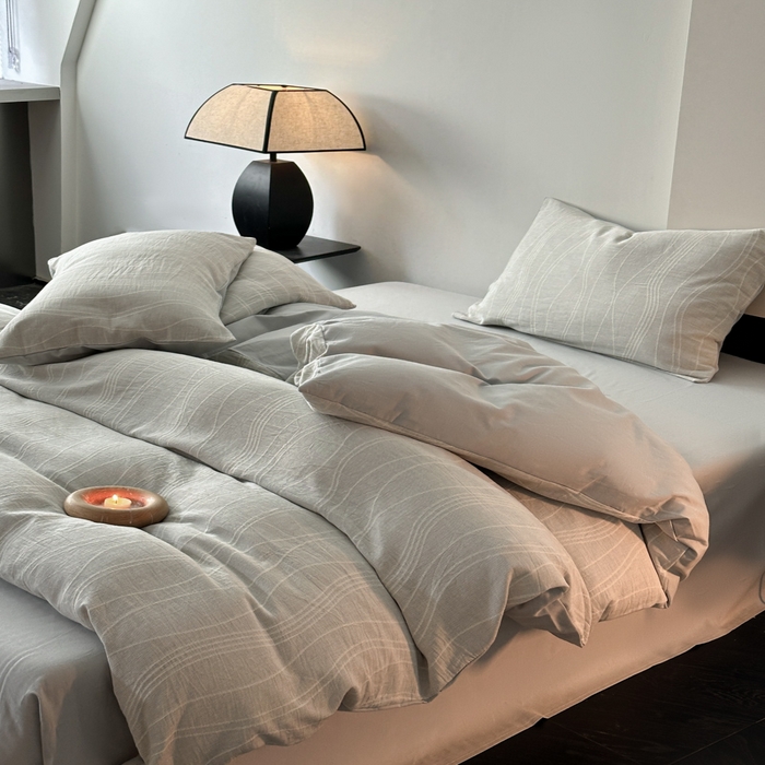 91家纺网 家纺一手货源 找家纺 博雅 2024新款全棉提花三层纱磨毛四件套（上图送2000元货款） 波洛（灰）