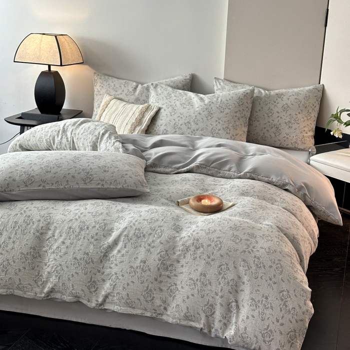 91家纺网 家纺一手货源 找家纺 博雅 2024新款全棉提花三层纱磨毛四件套（上图送2000元货款） 洛丽塔（灰）