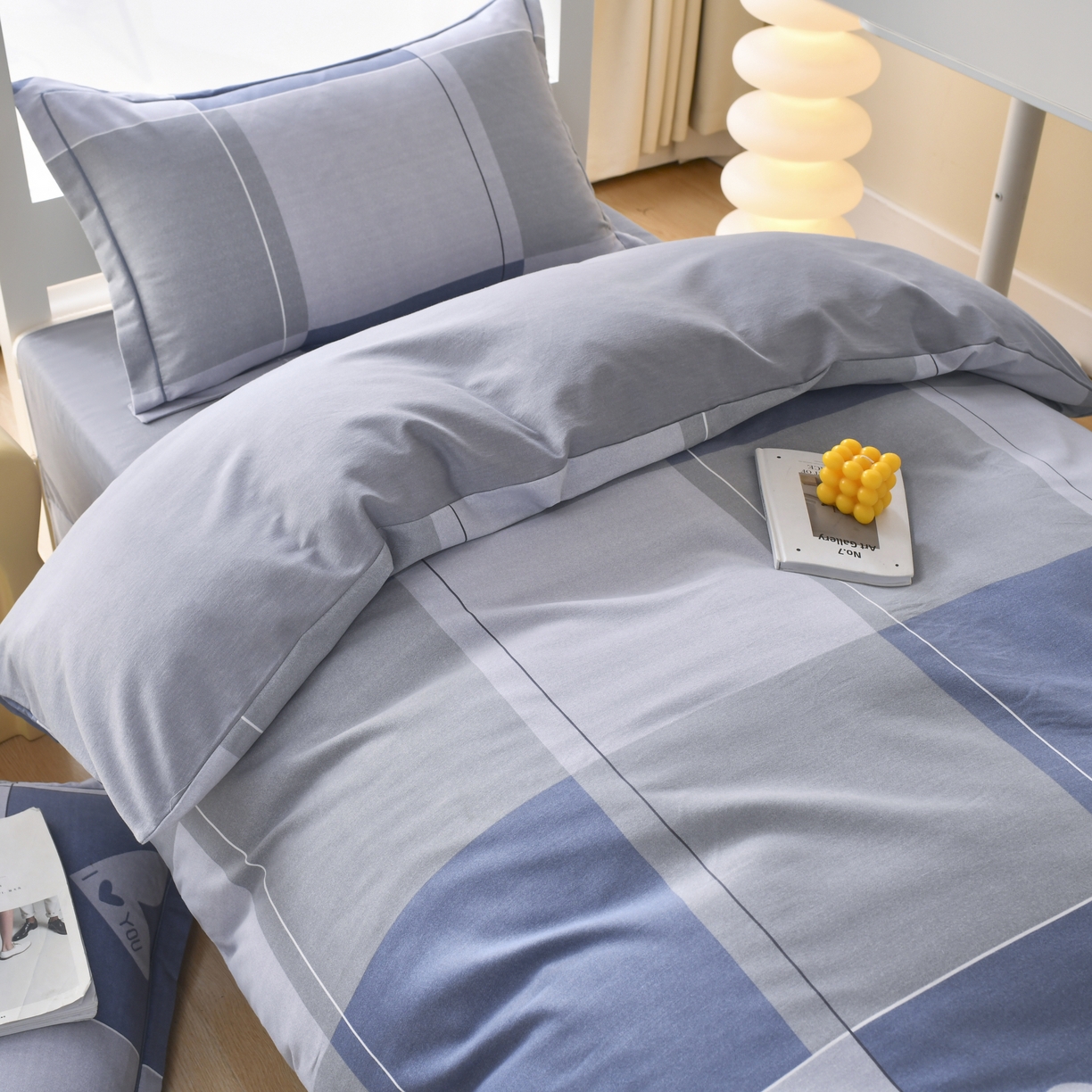 91家纺网 家纺一手货源 找家纺 优尚 2025全棉纯棉磨毛喷气印花学生三件套 蓝梦心格