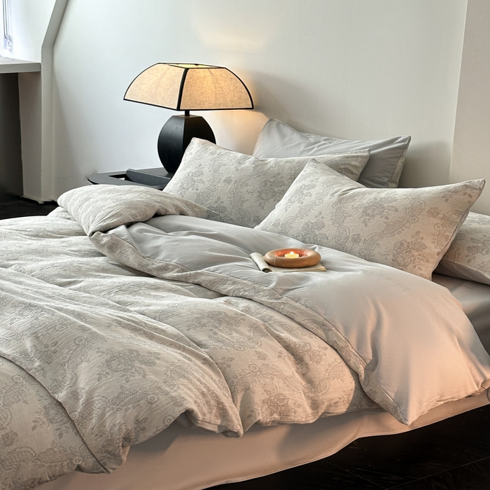 91家纺网 家纺一手货源 找家纺 博雅 2024新款全棉提花三层纱磨毛四件套（上图送2000元货款） 玫瑰面纱（灰）