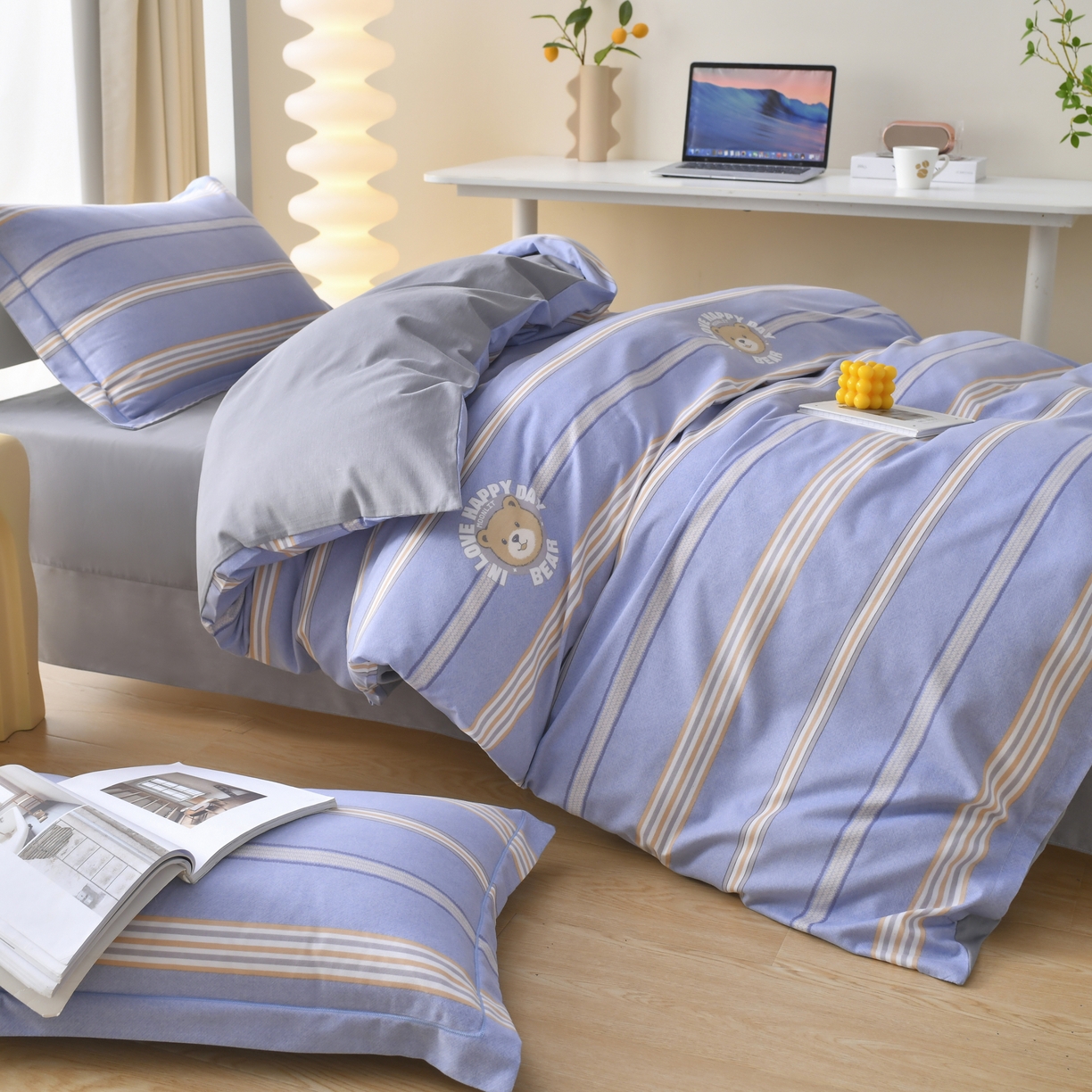 91家纺网 家纺一手货源 找家纺 优尚 2025全棉纯棉磨毛喷气印花学生三件套 星梦蓝语