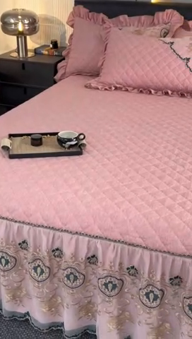 91家纺网 家纺一手货源 找家纺 罗艺轩 2024新款色织蕾丝夹棉床裙三件套-皇家贵族 皇家贵族-香妃粉