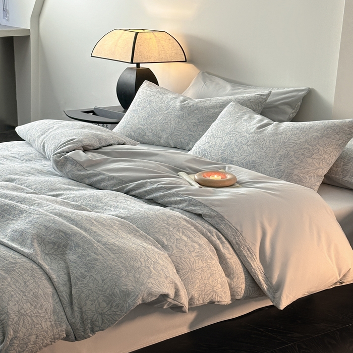 91家纺网 家纺一手货源 找家纺 博雅 2024新款全棉提花三层纱磨毛四件套（上图送2000元货款） 摩登森林（兰）