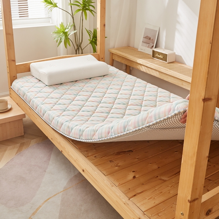 91家纺网 家纺一手货源 找家纺 迪乐妮 2024新款单人床乳胶椰棕床垫 冰淇淋格