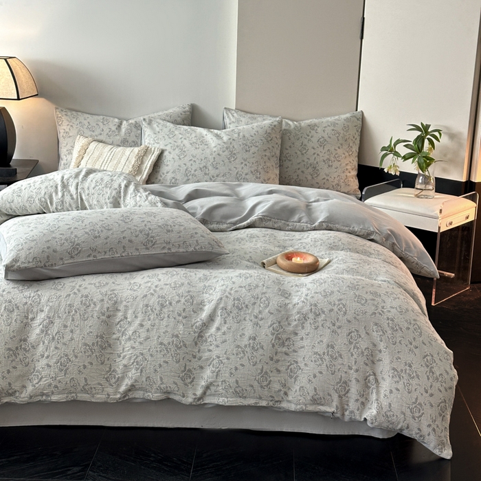 91家纺网 家纺一手货源 找家纺 博雅 2024新款全棉提花三层纱磨毛四件套（上图送2000元货款） 洛丽塔（灰）