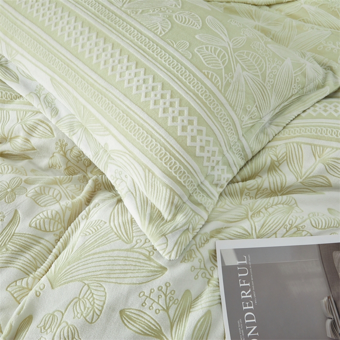 91家纺网 家纺一手货源 找家纺 2024新款A类8斤雕花绒牛奶绒四件套 芳草-绿